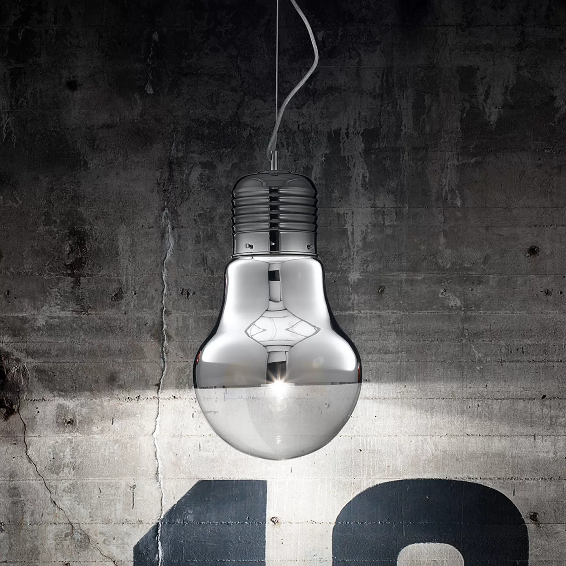 Dmora Lampade A Sospensione<Lampada a sospensione, Lampadario, Luminare sospeso, Lampada a pendente, 22x22h39 cm, Cromo