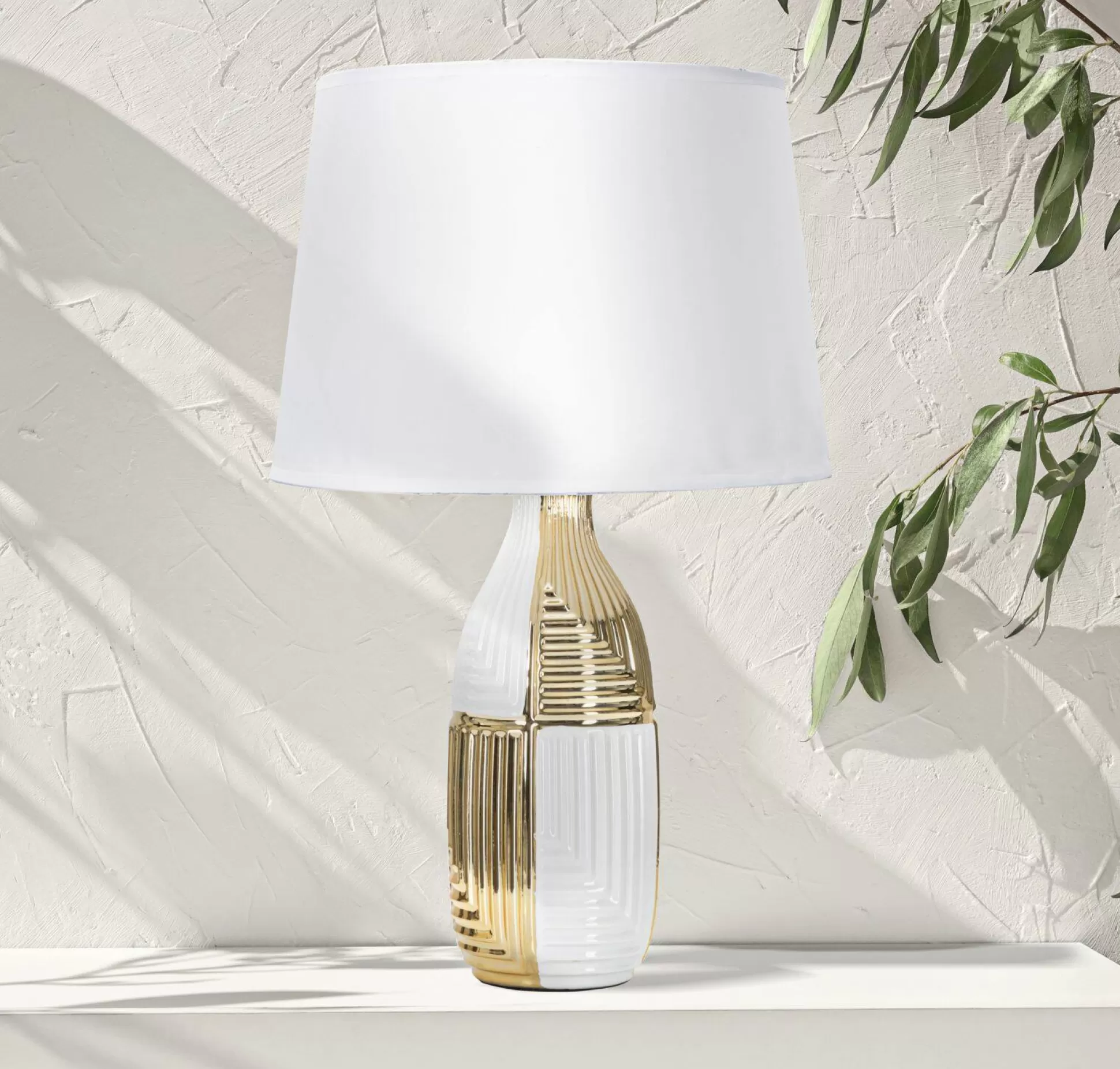 Dmora Lampade Da Tavolo<Lampada da tavolo Mondriam, Bianco e Oro, 33x33 h54 cm