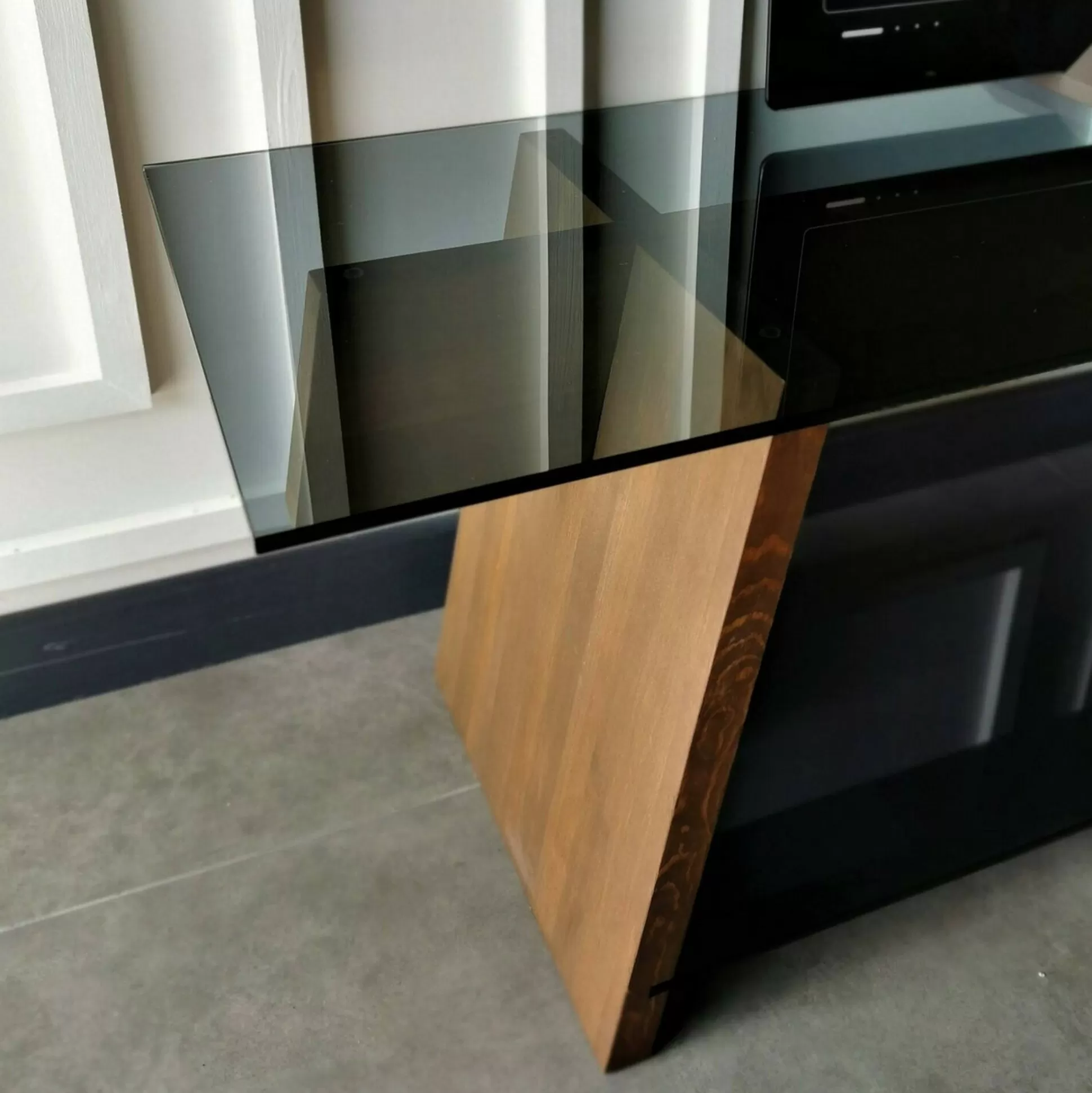 Dmora Mobili Porta Tv<Mobile porta TV Amorosi, 158x40h45 cm, Noce e Nero