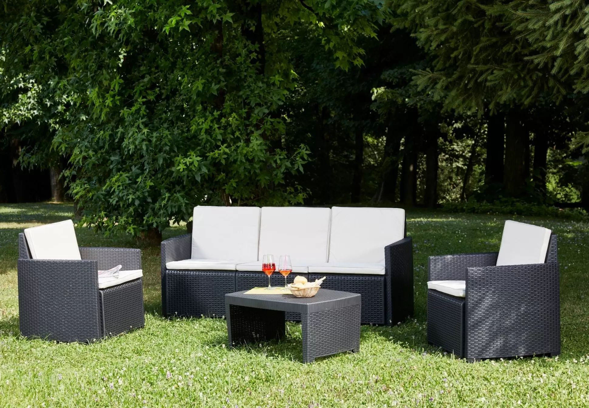 Dmora Set Da Esterno<Set da giardino outdoor, Salottino da esterno con 2 poltrone, 1 divano e 1 tavolino, con cuscini, 100% Made in Italy,