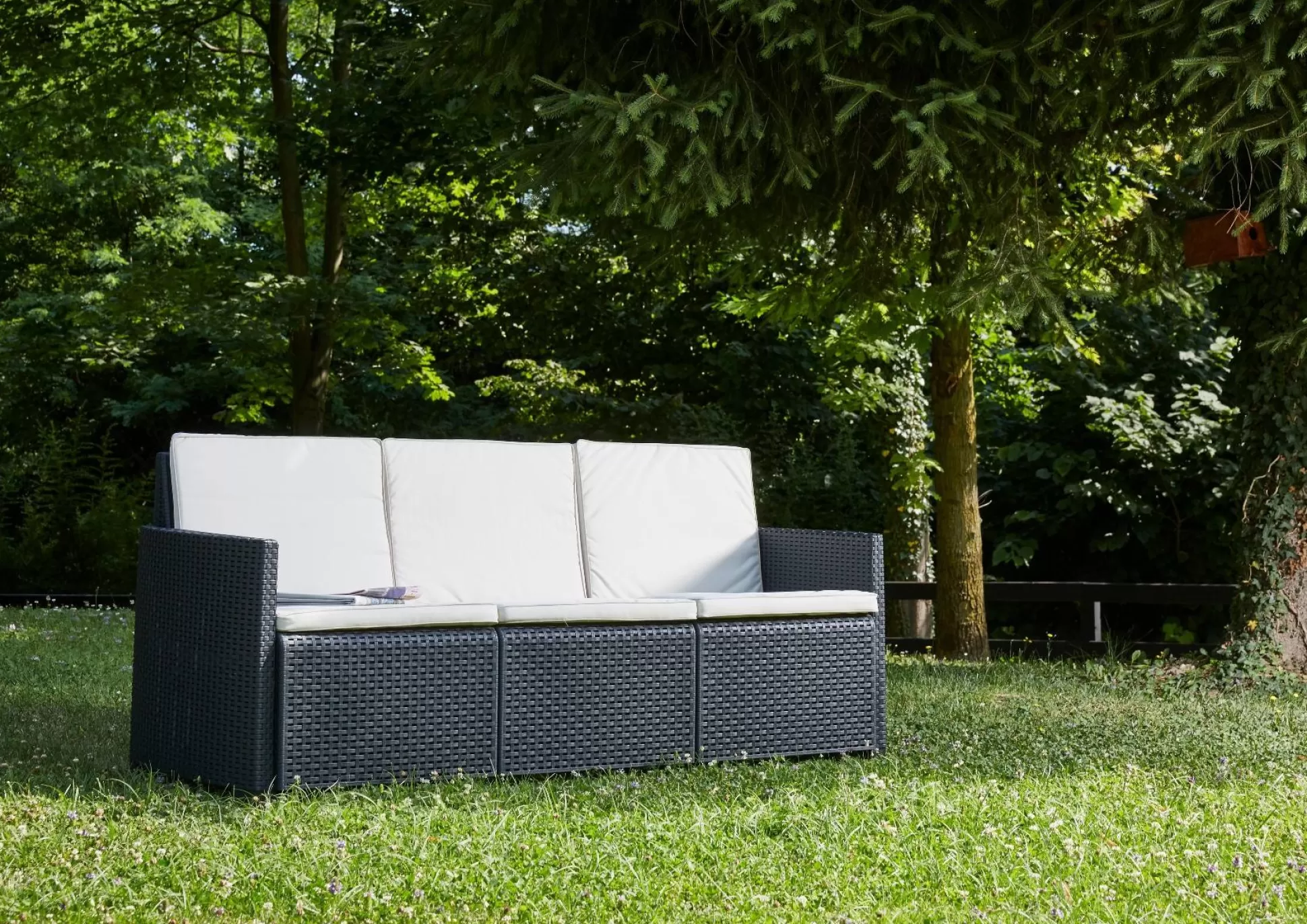 Dmora Set Da Esterno<Set da giardino outdoor, Salottino da esterno con 2 poltrone, 1 divano e 1 tavolino, con cuscini, 100% Made in Italy,