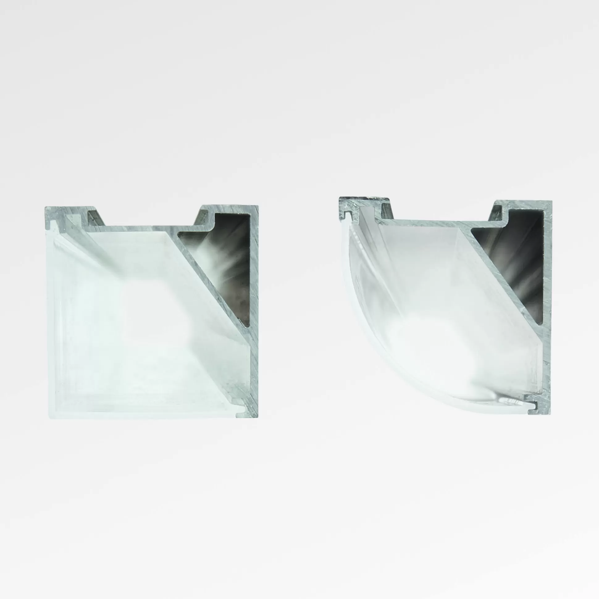 Dmora Striscie Led<Striscia Led SLOT ANG TONDO D16xD18 3000 mm WH, 300 x 2 x h2 cm,